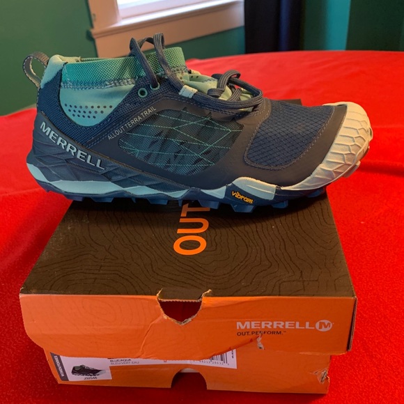 Sneakers - Picture 2 of 4